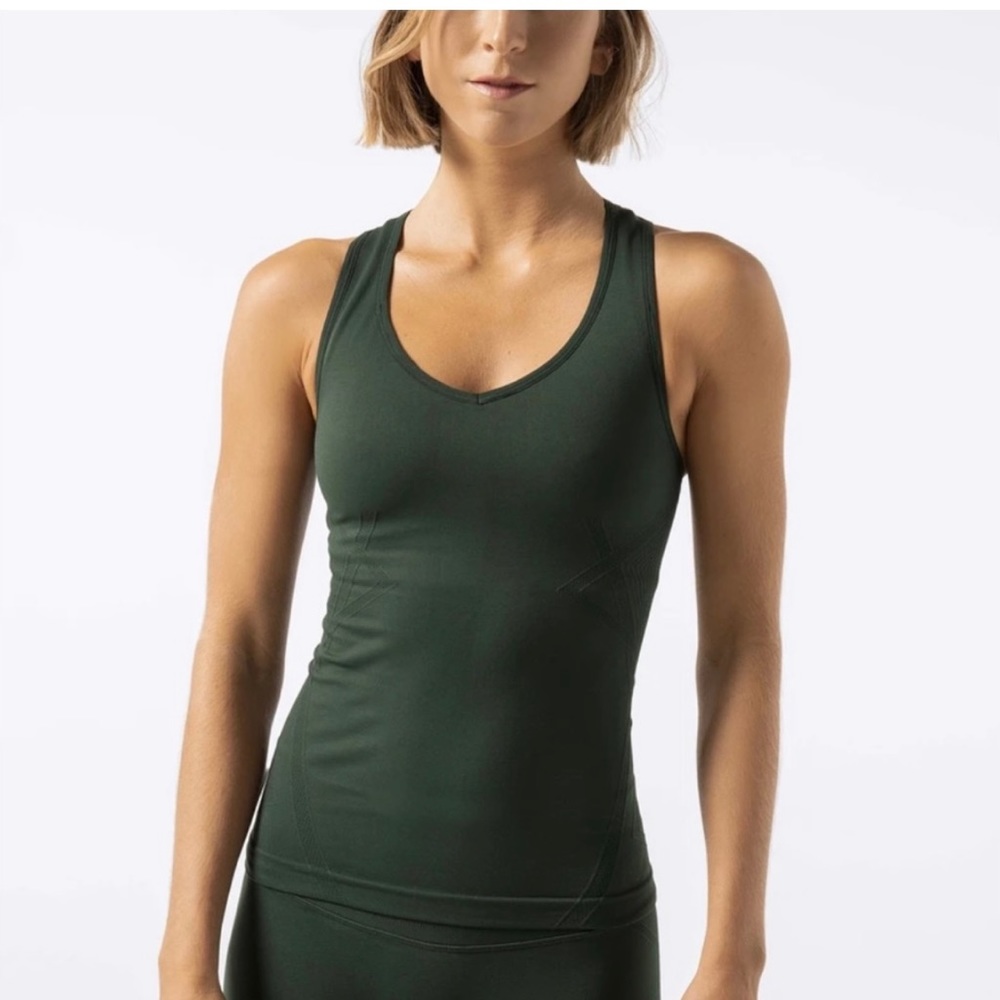 SOLDSOLDSOLDBUNDLE NWT Ghost Flower Yoga Tanks Black and Green